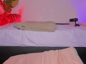 Shy_booty18  live sex cam