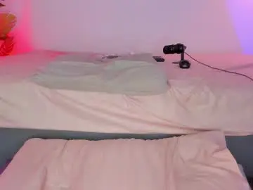 Shy_booty18  live sex cam