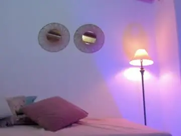 Shy_booty18  live sex cam