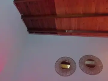 Shy_booty18  live sex cam