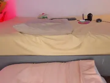 Shy_booty18  live sex cam