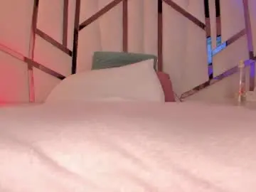 Shy_booty18  live sex cam