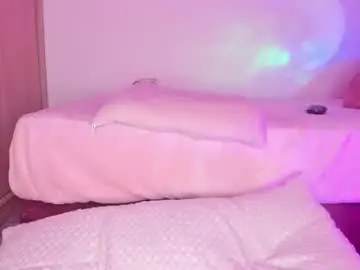 Shy_booty18  live sex cam