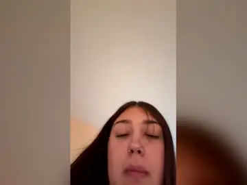 Slatarose2  live sex cam