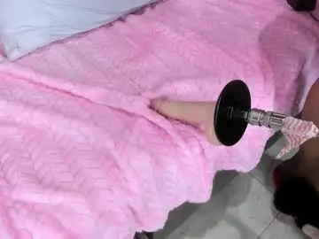 Carolinanavas33  live sex cam