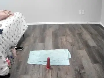 Showoffkitten  live sex cam