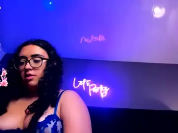 Isaxcurves  live sex cam