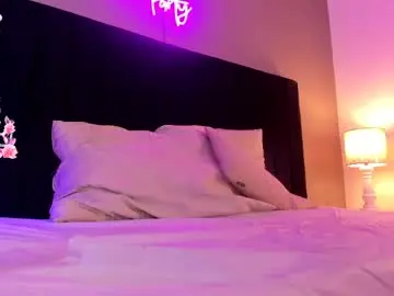 Isaxcurves  live sex cam