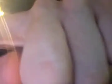 Daddyscumslut211  live sex cam