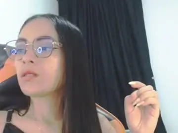 Isabella_piercee  live sex cam