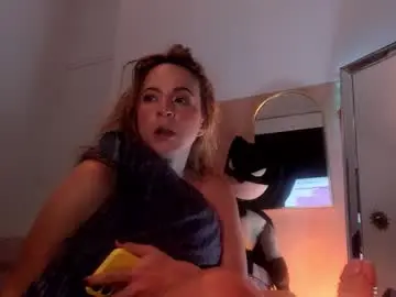 Nikkigrey4  live sex cam