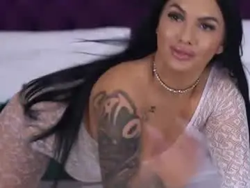 Aliranightvale  live sex cam