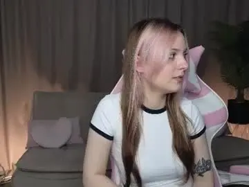 Bettybraids  live sex cam