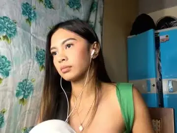 Jenhiggens  live sex cam