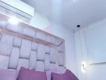 Naomiikloss  live sex cam