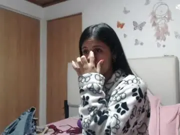 Valentina_more  live sex cam