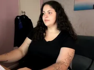 Breezytwirl  live sex cam