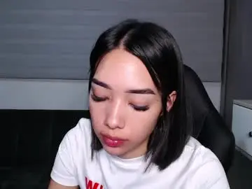 Heylaura11  live sex cam