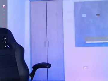 Heylaura11  live sex cam