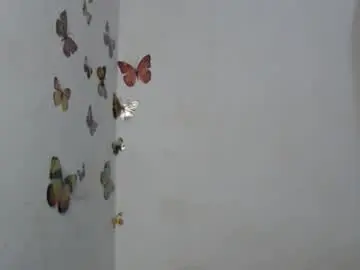Sweetjuicyclit  live sex cam
