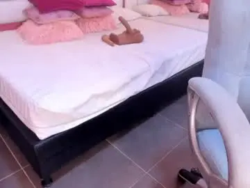 Laurabigtits  live sex cam