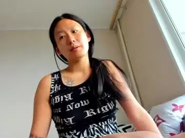 Leyahanami  live sex cam