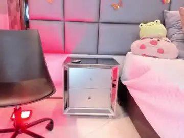 Lil_sarah18  live sex cam