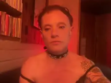 Slutty_squirter  live sex cam