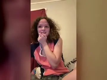Itslucylittle  live sex cam
