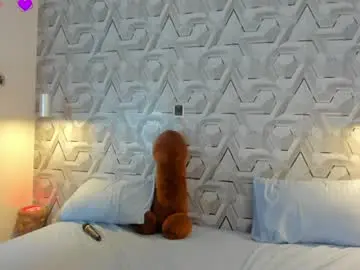 Sophi_01  live sex cam