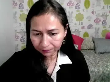 Tyna_b  live sex cam