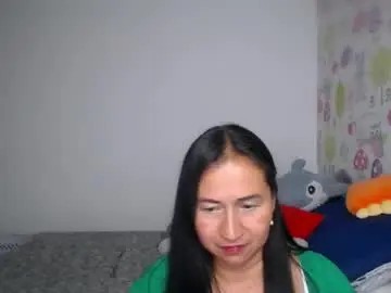 Tyna_b  live sex cam