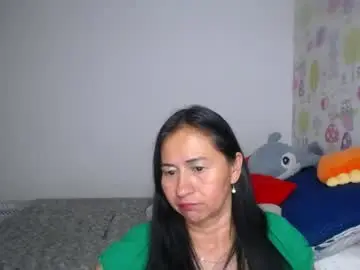 Tyna_b  live sex cam
