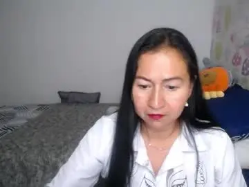 Tyna_b  live sex cam
