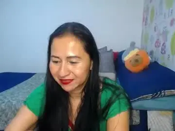 Tyna_b  live sex cam