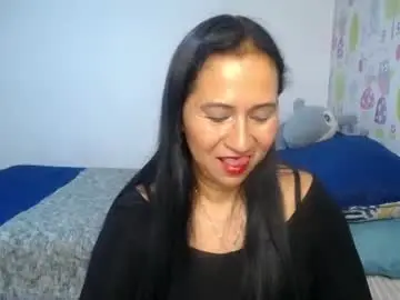 Tyna_b  live sex cam