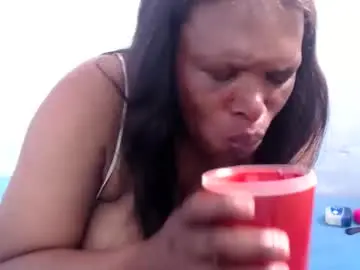 Yummytittsxx  live sex cam