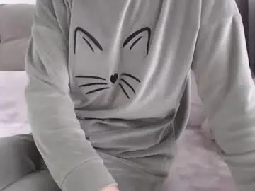 _hidden_frommymoom_  live sex cam