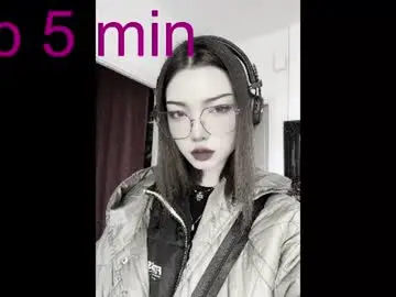 Amberglowt  live sex cam