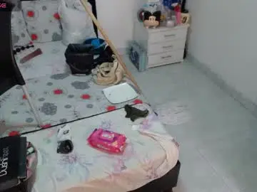 Sonialatin69  live sex cam