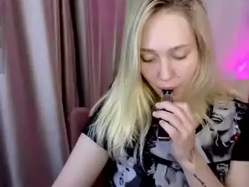 Tinashelton  live sex cam