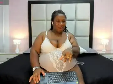 Treisyvixen  live sex cam