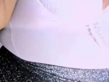 Treisyvixen  live sex cam