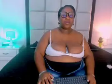 Treisyvixen  live sex cam