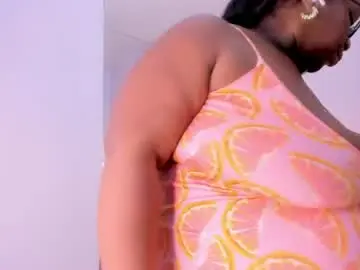 Treisyvixen  live sex cam