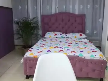 Alaia_skater  live sex cam