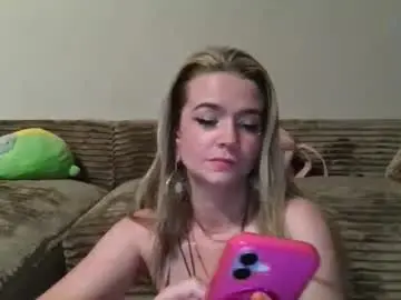 Cheyennechavelle  live sex cam