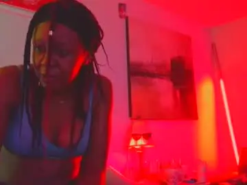 Lusciousdarklips666  live sex cam