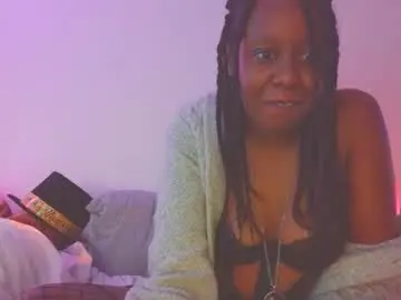 Lusciousdarklips666  live sex cam