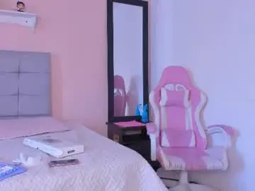 Maddyy_moon  live sex cam